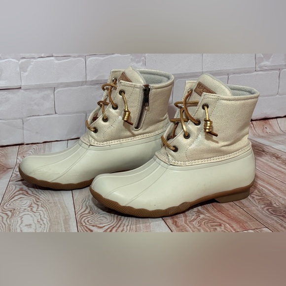 Sperry Shoes - Sperry Cream & Gold Duck Rain Boots Women’s Size 9 Timeless Cabin Core Lake Life